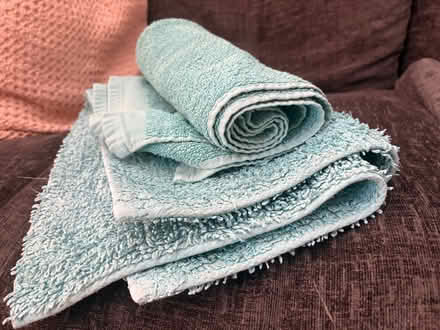 Photo of free Green hand towel and bath mat (Lower Bevendean BN2) #1