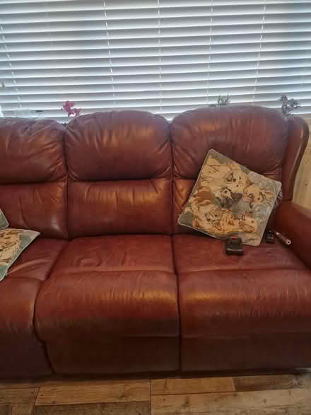 Photo of free Brown settee (De55 nl) #2