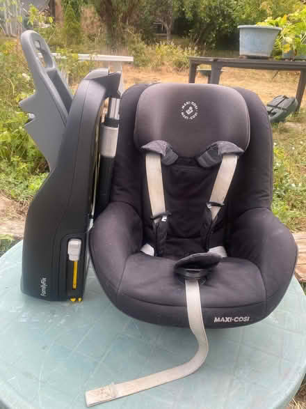 Photo of free Maxi cosi pearl car seat (Brimscombe GL5) #3