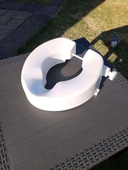 Photo of free Raised toilet seat (Bassetlaw DN22) #1