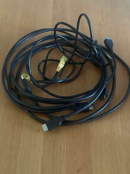 Photo of free 3 x HDMI cables 1 - 1.5m (Farnborough GU14) #1