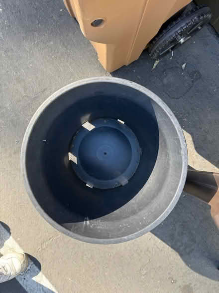 Photo of free 15-gal planter pot & watering can (1075 Valencia Avenue) #4