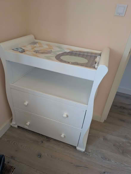 Photo of free Changing table (Herne Hill SE24) #1