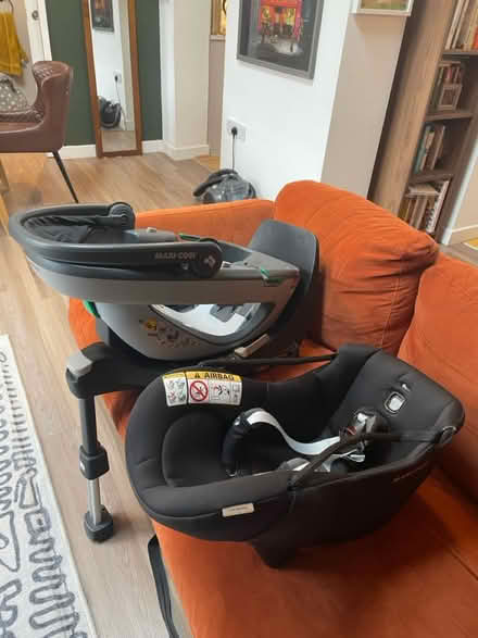 Photo of free Maxi cosí child car seat (Caversham RG4) #1