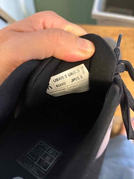Photo of free On Running trainers women 6.5 (Highbury N5 2XB) #2