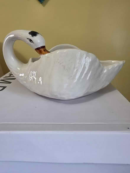 Photo of free Ceramic swan planter or dish (South Ozone Park) #1