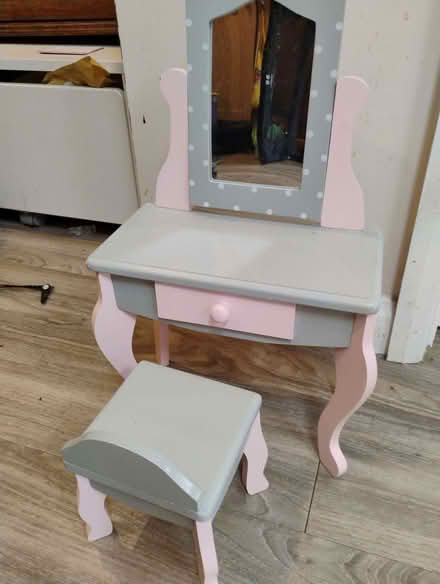 Photo of free My Generation doll dressing table set (Old Heath CO2) #1