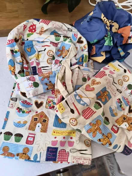 Photo of free Child's apron, chef's hat etc (Wallington SM6) #1