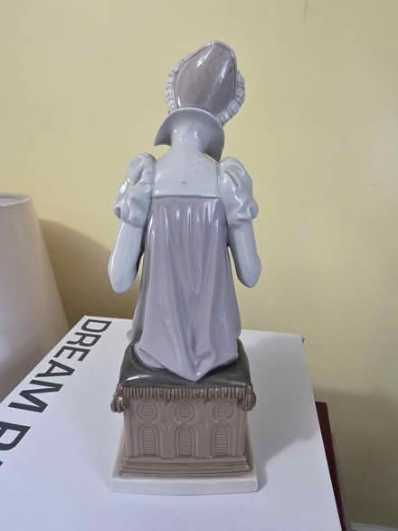 Photo of free Lladró glazed porcelain figurine (South Ozone Park) #3