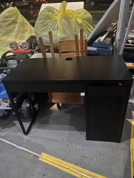 Photo of free Curb alert: Desk (Upper East Side) #1