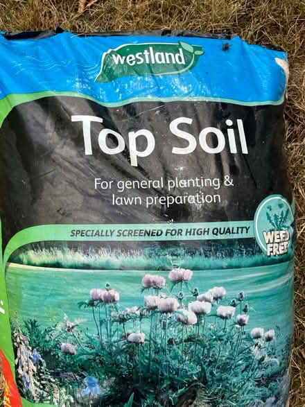 Photo of free Westland Top Soil bag 35 litre (Henley-on-Thames RG9) #2