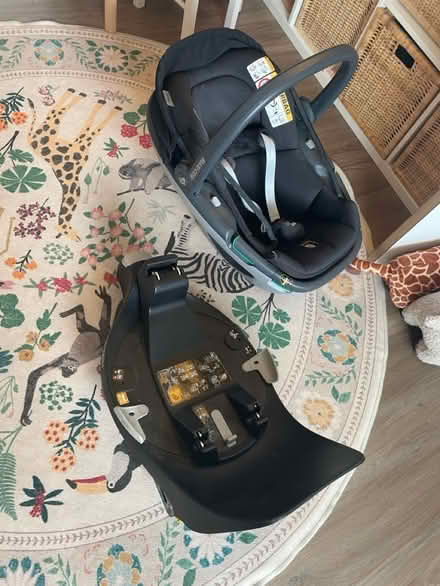 Photo of free Maxi cosí child car seat (Caversham RG4) #3