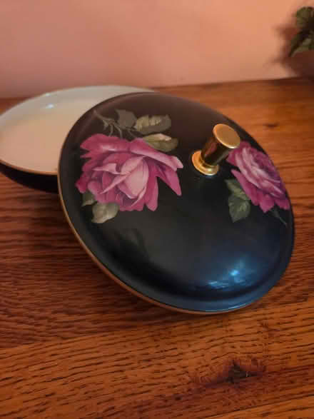 Photo of free candy dish with lid (Manville) #1
