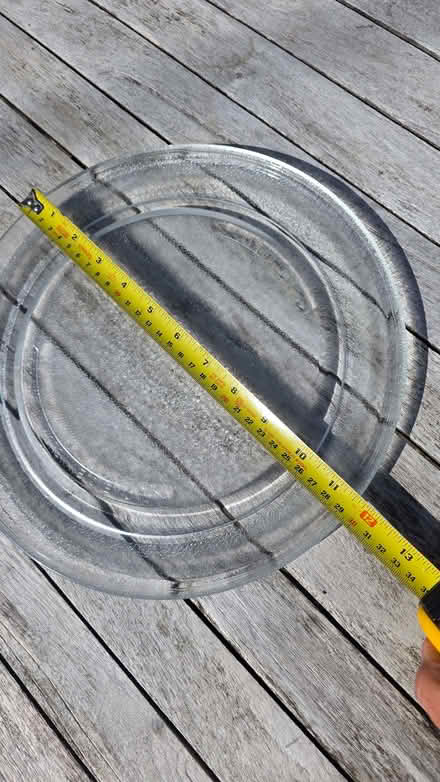 Photo of free Glass microwave plate (Inchbrook GL6) #3