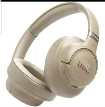 Photo of Bluetooth Headphones (Hanworth TW13) #1
