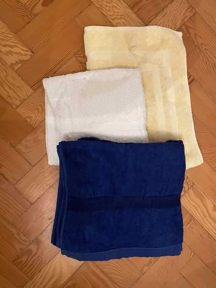 Photo of free Cotton: bath mat (yellow); hand towel (white), bath towel (Walton Manor OX2) #1