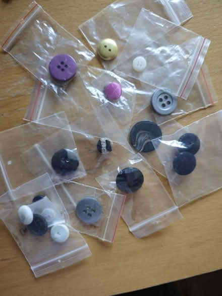 Photo of free Buttons (DA9) #1