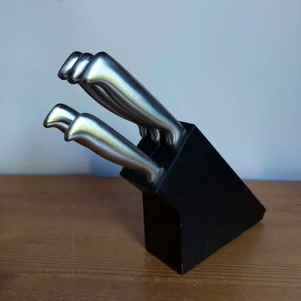 Photo of free Kitchen Knives in Block (Shavington CW2) #1