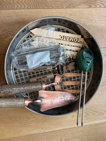 Photo of free Various garden tools: hand spade, fork, soil thermometer etc (Summertown OX2) #1