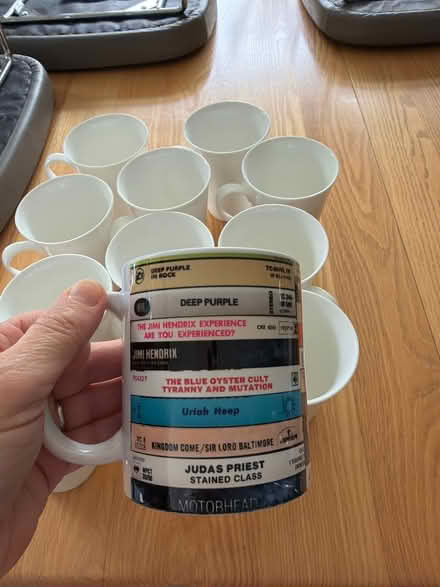Photo of free 10 + 1 mugs (Bloor & Islington) #1