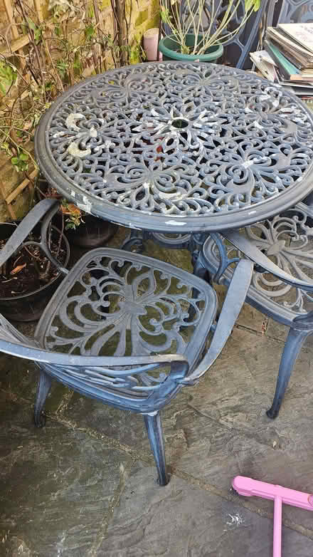 Photo of free Garden table and chairs (Ravenscourt Park W6) #1