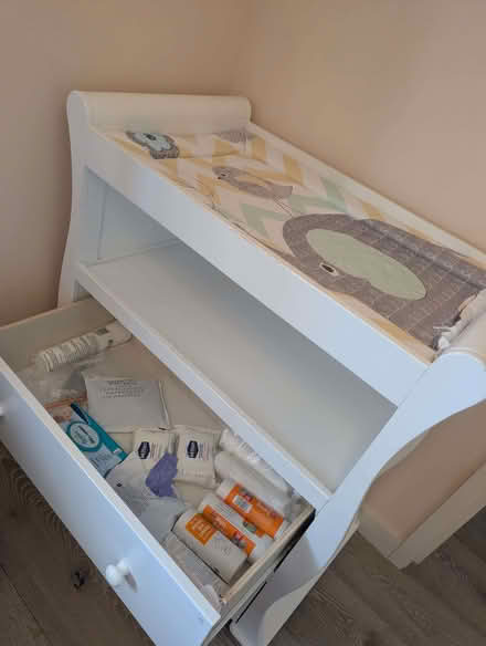Photo of free Changing table (Herne Hill SE24) #2