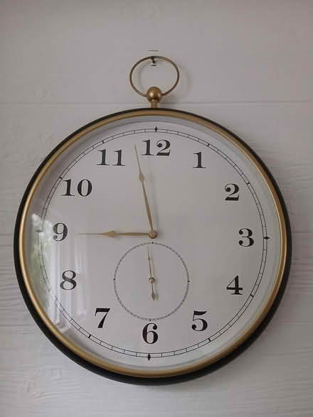 Photo of free Wall clock (Yonge and Sheppard) #1