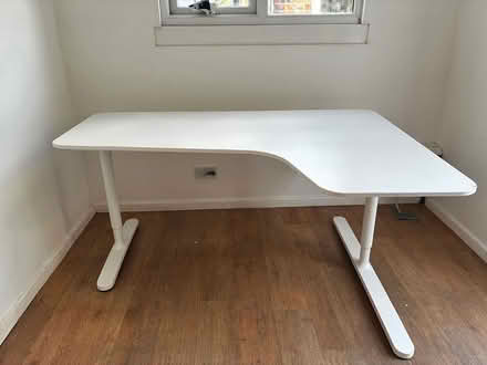 Photo of free White table & chair (M40 3PP) #1