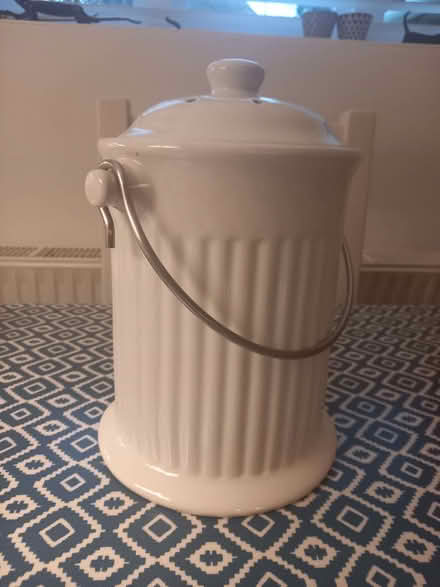 Photo of free China kitchen food waste bin (West Yatton SN14) #1
