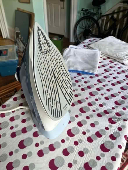 Photo of free Philips steam iron (Kennington SW8) #2