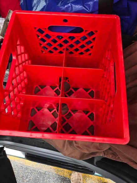 Photo of free Oberweis plastic carry crate 6-pack (Elmhurst near Berens Park) #1