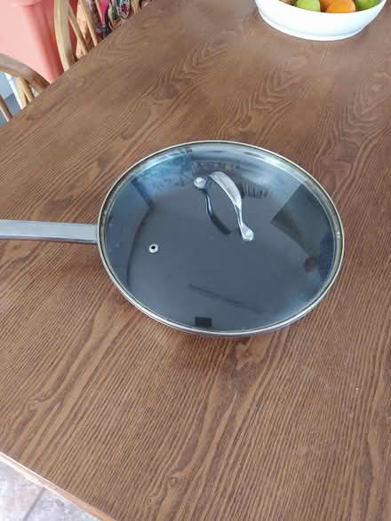 Photo of free Non stick frying pan with lid (Hedge End SO30) #1