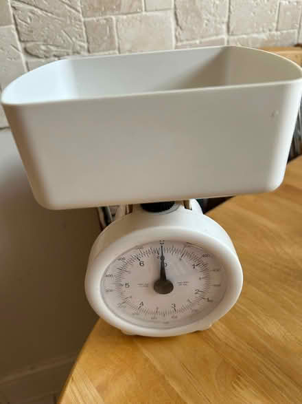 Photo of free Mechanical kitchen scale max 3 kg (Caldecott OX14) #1