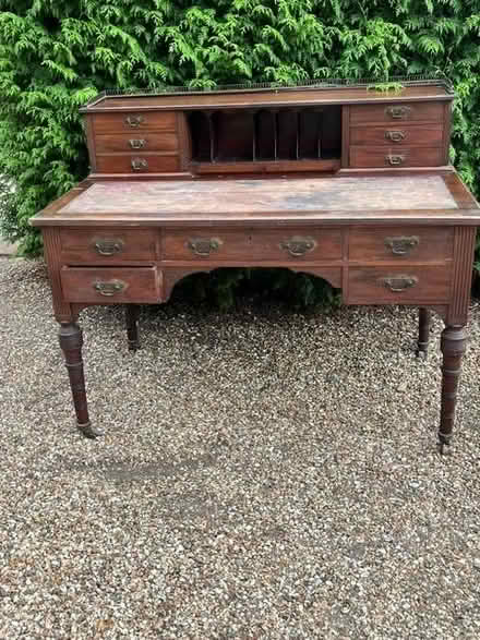 Photo of free Mahogany Wooden Desk (Hartley Wespall RG27) #1