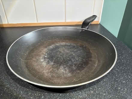 Photo of free Pots/pans/kitchen items bundle (Plaistow E13) #4