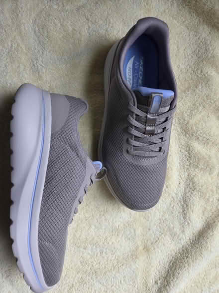 Photo of free Sketchers, 9.5wide womens (Laurel) #1