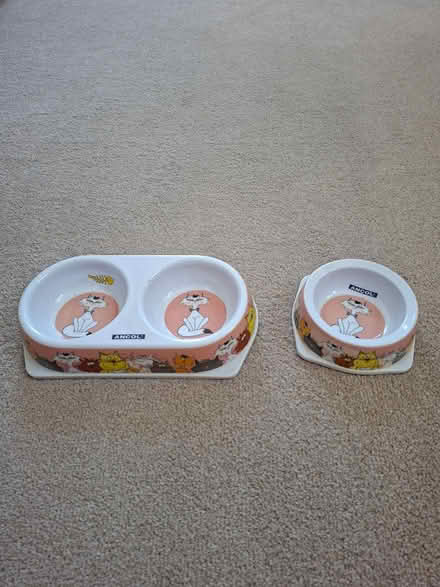 Photo of free Cat food bowls (Twickenham TW2) #1