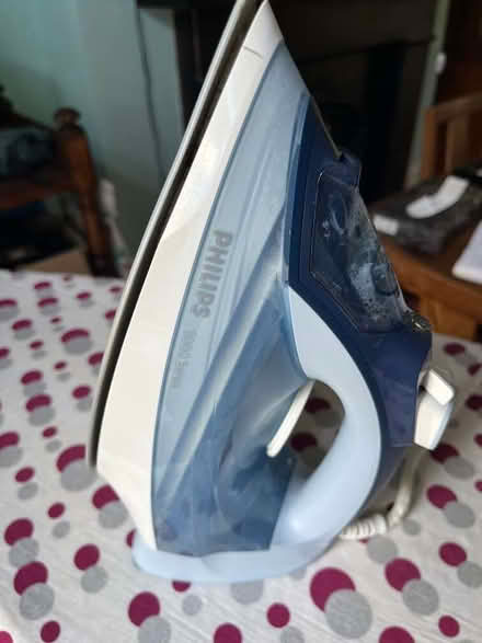Photo of free Philips steam iron (Kennington SW8) #1