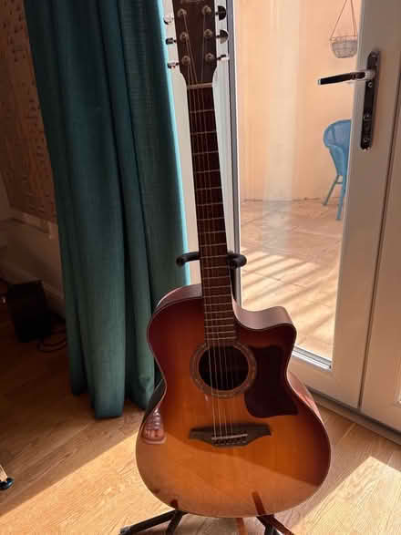 Photo of free Guitar w strap and stand (Liss GU33) #1