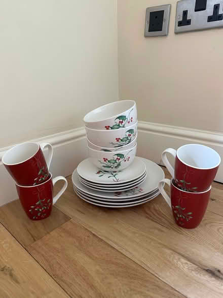 Photo of free Christmas Dish Set – 4 Settings (Summertown OX2) #1