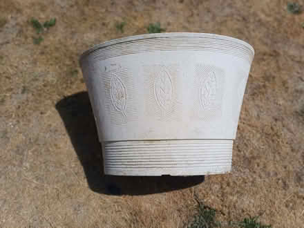 Photo of free Large planter (Fleetville AL1) #1