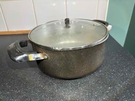 Photo of free Pots/pans/kitchen items bundle (Plaistow E13) #3