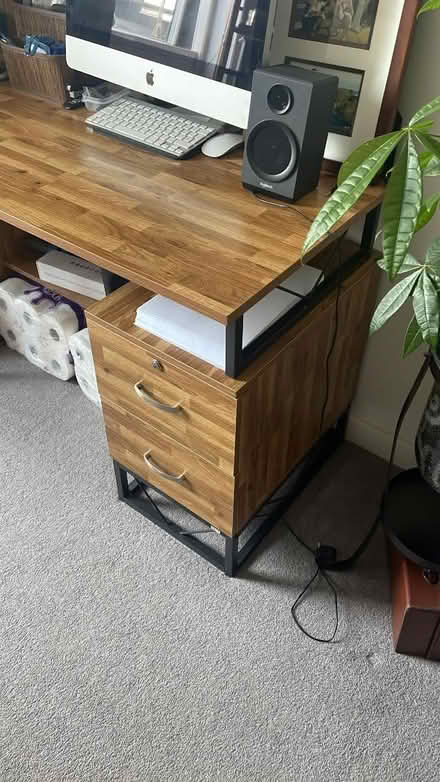 Photo of free Desk- as new (E17) #1