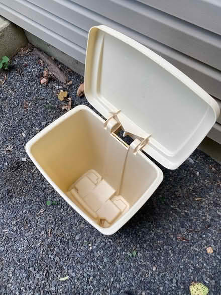 Photo of free Rubbermaid Plastic Trash Can (Plainfield near So. Plainfield) #2