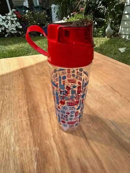 Photo of free London theme water bottle (Hook RG27) #1