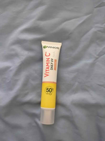 Photo of free Vitamin C daily glow tinted (M15 4YS) #1