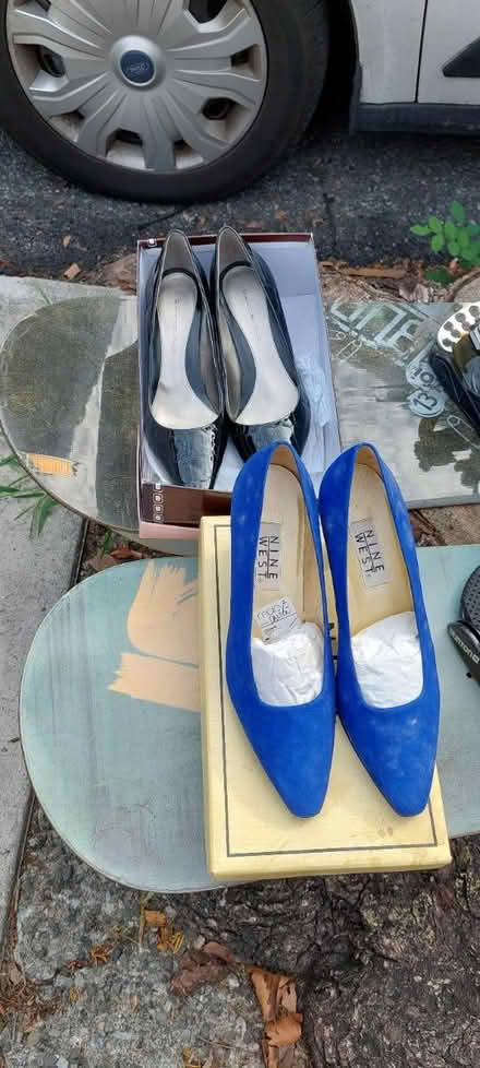 Photo of free shoes snowboard and baskets (Queens middle village) #3