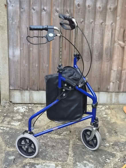 Photo of free triwalker (Finchley Church End N3) #1