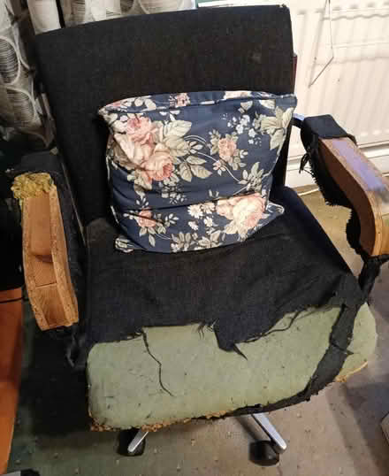 Photo of free Office/computer chair (Dawley TF4) #1