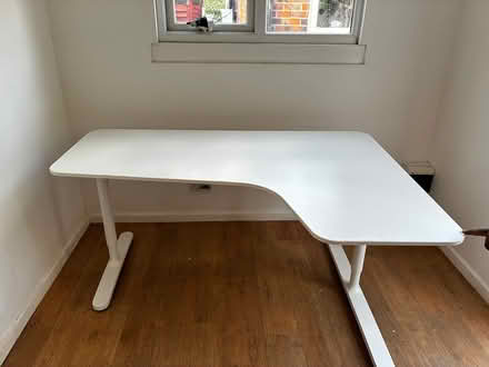 Photo of free White table & chair (M40 3PP) #3